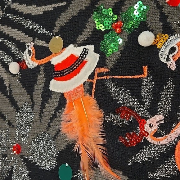 33 DEGREES UGLY CHRISTMAS SWEATER FLAMINGOS, SEQUINES. SIZE SMALL. - Picture 6 of 8